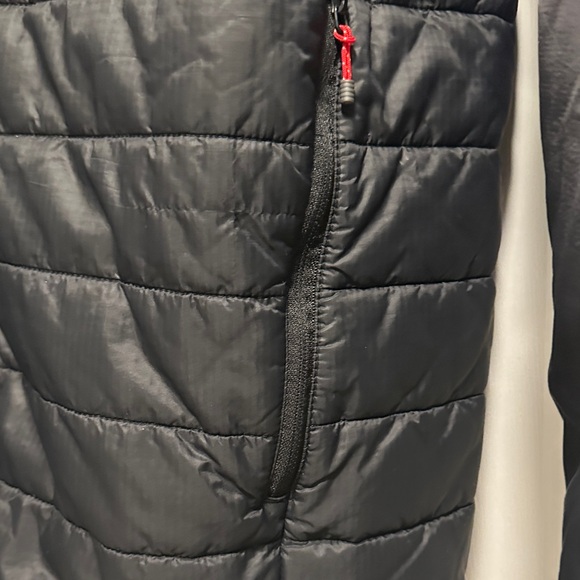 The North Face Men's Black Quilted Puffer Jacket - Picture 4 of 7